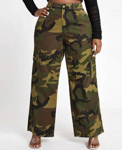 Trendy Camo Pants in Women Clothing